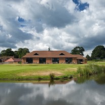 EB-109-02: Royal Ascot 18th Green & Clubhouse